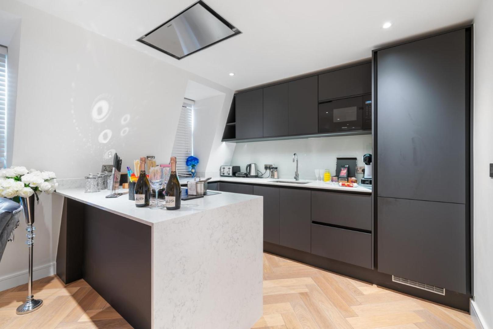 לונדון Stunning 1-Bedroom Penthouse In Marble Arch 72 מראה חיצוני תמונה